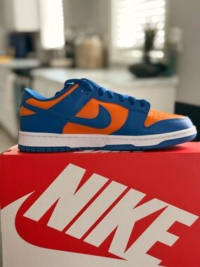 Nike Low-Top Sneakers in Blue and Orange